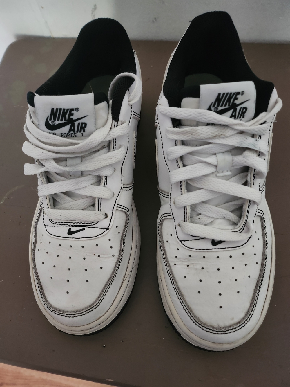 Nike White and Black Low-Top Sneakers size 4.5Y